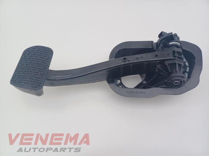 Używane Pedal hamulca Mercedes C Estate (S206) C-300 e 2.0 Turbo Cena € 149,99 Procedura marży oferowane przez Venema Autoparts