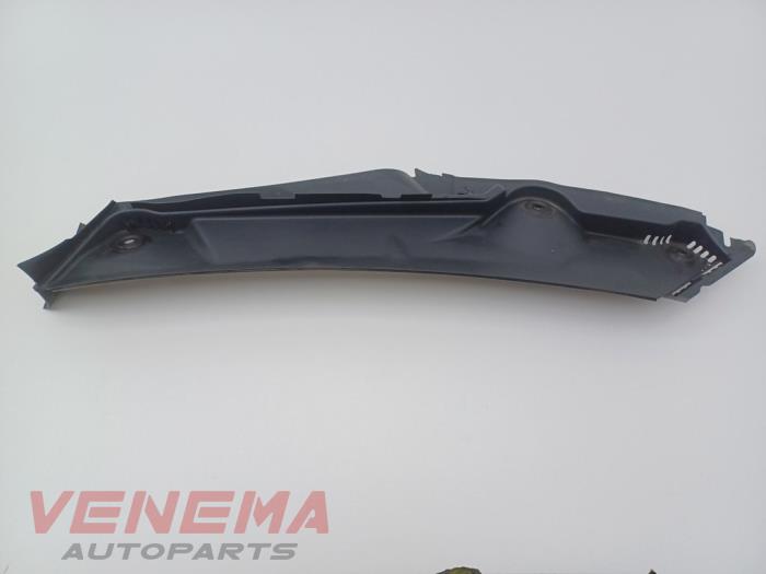 Używane Parawan Mercedes C Estate (S206) C-300 e 2.0 Turbo Cena € 34,99 Procedura marży oferowane przez Venema Autoparts