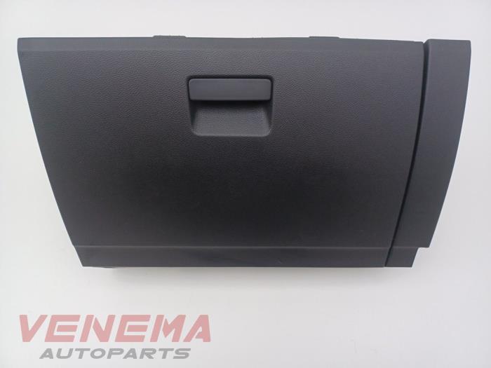 Begagnade Handskfack Seat Arona (KJX) 1.0 TSI 12V Pris € 49,99 Marginaltabell erbjuds av Venema Autoparts