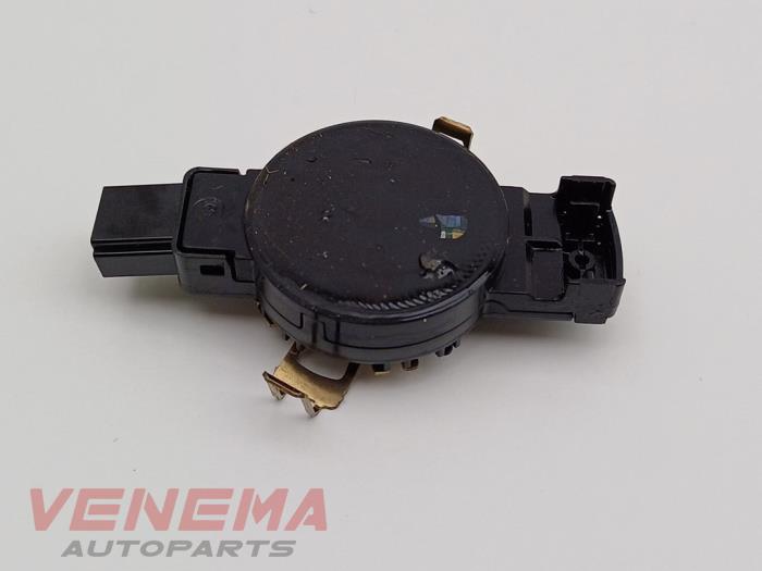 Begagnade Regnsensor BMW 1 serie (F20) 118i 1.5 TwinPower 12V Van Pris € 19,99 Marginaltabell erbjuds av Venema Autoparts