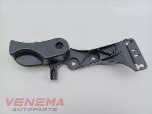 Gebrauchte Motorhaube Hebel BMW 1 serie (F20) 118i 1.5 TwinPower 12V Van Preis € 9,99 Margenregelung angeboten von Venema Autoparts