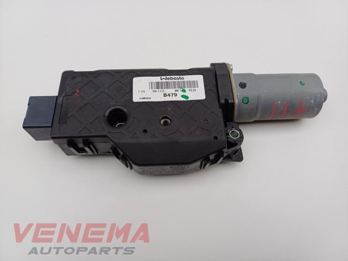 Używane Silnik szyberdachu Ford Fiesta 7 1.0 EcoBoost 12V 100 Cena € 74,99 Procedura marży oferowane przez Venema Autoparts