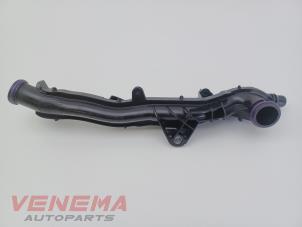 Usagé Tube d'eau Peugeot 208 I (CA/CC/CK/CL) 1.2 12V e-THP PureTech 110 Prix € 9,99 Règlement à la marge proposé par Venema Autoparts