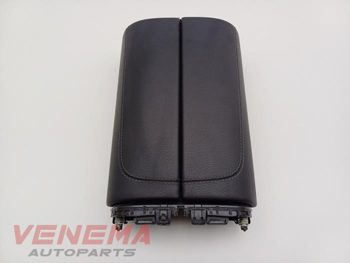 Begagnade Armstöd Mercedes C Estate (S206) C-300 e 2.0 Turbo Pris € 99,99 Marginaltabell erbjuds av Venema Autoparts