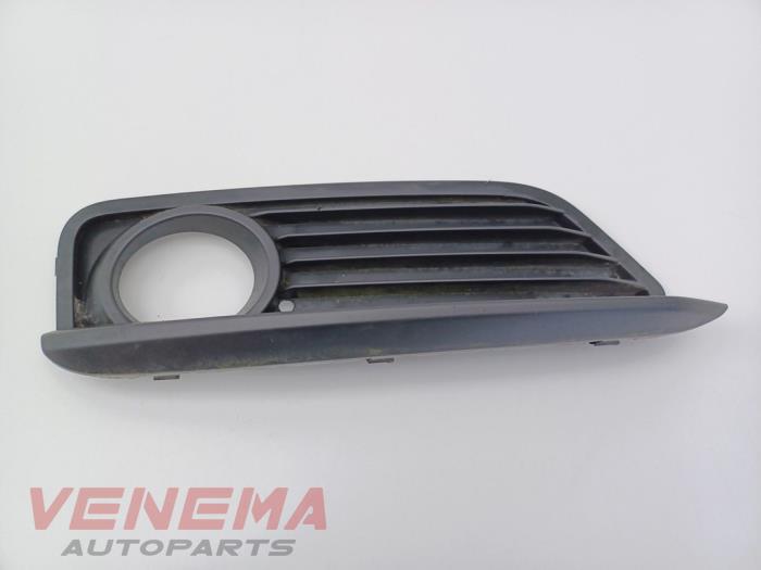 Begagnade Stötfångargrill BMW 1 serie (F20) 118i 1.5 TwinPower 12V Van Pris € 24,99 Marginaltabell erbjuds av Venema Autoparts