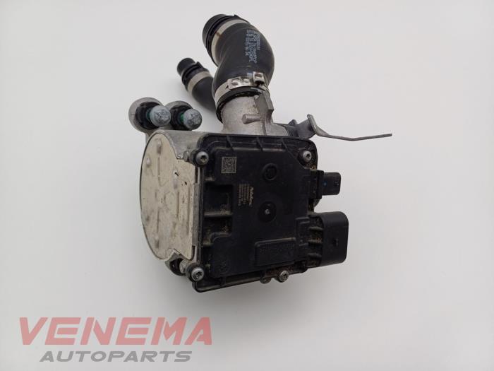 Begagnade Extra vattenpump Mercedes C Estate (S206) C-300 e 2.0 Turbo Pris € 249,99 Marginaltabell erbjuds av Venema Autoparts