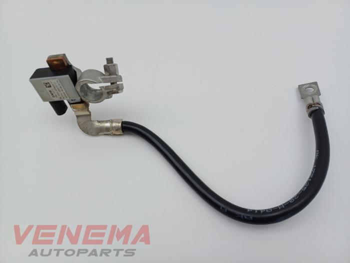 Używane Biegun akumulator BMW 3 serie Touring (F31) 320d 2.0 16V Cena € 29,99 Procedura marży oferowane przez Venema Autoparts