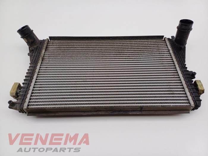 Usados Intercooler Volkswagen Beetle (16AB) 1.6 TDI 16V Precio € 74,99 Norma de margen ofrecido por Venema Autoparts