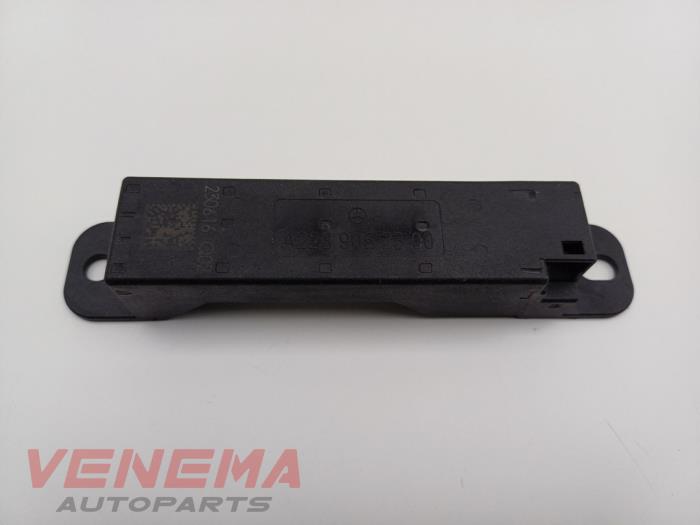 Używane Keyless Entry-Antena Mercedes C Estate (S206) C-300 e 2.0 Turbo Cena € 24,99 Procedura marży oferowane przez Venema Autoparts