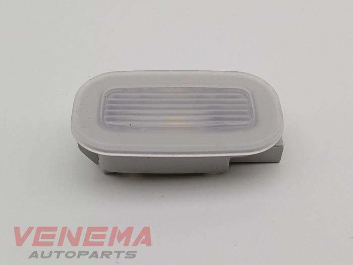 Begagnade Innerbelysning, fram Mercedes C Estate (S206) C-300 e 2.0 Turbo Pris € 9,99 Marginaltabell erbjuds av Venema Autoparts