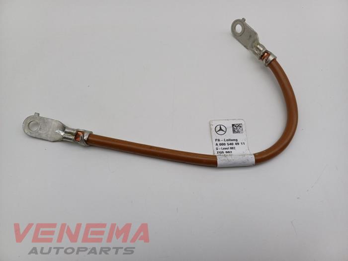 Używane Biegun akumulator Mercedes C Estate (S206) C-300 e 2.0 Turbo Cena € 14,99 Procedura marży oferowane przez Venema Autoparts