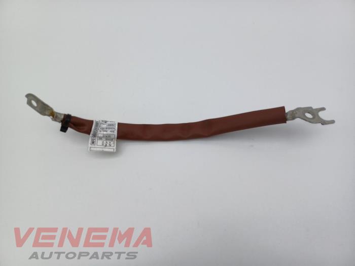 Używane Biegun akumulator Mercedes C Estate (S206) C-300 e 2.0 Turbo Cena € 9,99 Procedura marży oferowane przez Venema Autoparts