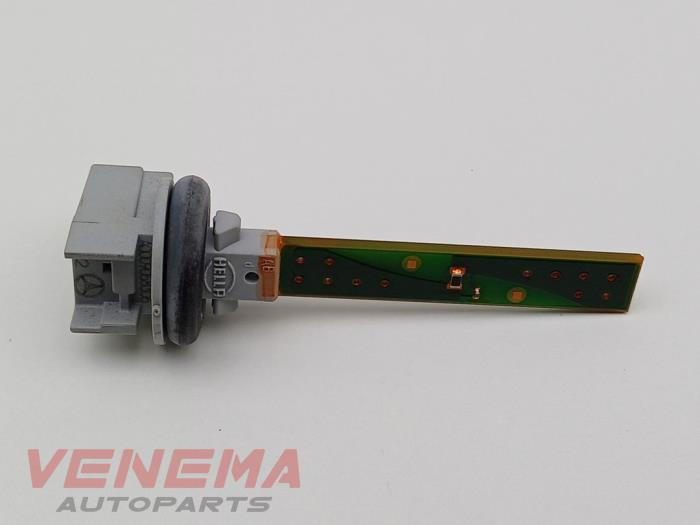 Begagnade Innetemperatursensor Mercedes A (177.0) 1.3 A-180 Turbo 16V Pris € 49,99 Marginaltabell erbjuds av Venema Autoparts
