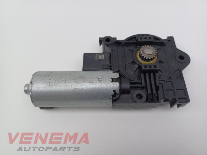 Gebrauchte Schiebedach Motor Mercedes A (177.0) 1.3 A-180 Turbo 16V Preis € 49,99 Margenregelung angeboten von Venema Autoparts