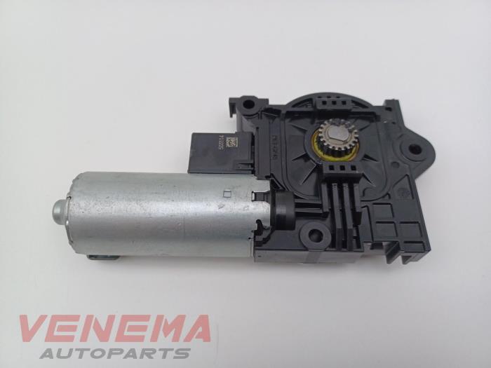 Gebrauchte Schiebedach Motor Mercedes A (177.0) 1.3 A-180 Turbo 16V Preis € 99,99 Margenregelung angeboten von Venema Autoparts
