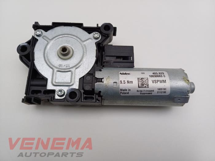 Używane Silnik szyberdachu Mercedes A (177.0) 1.3 A-160 Turbo 16V Cena € 49,99 Procedura marży oferowane przez Venema Autoparts