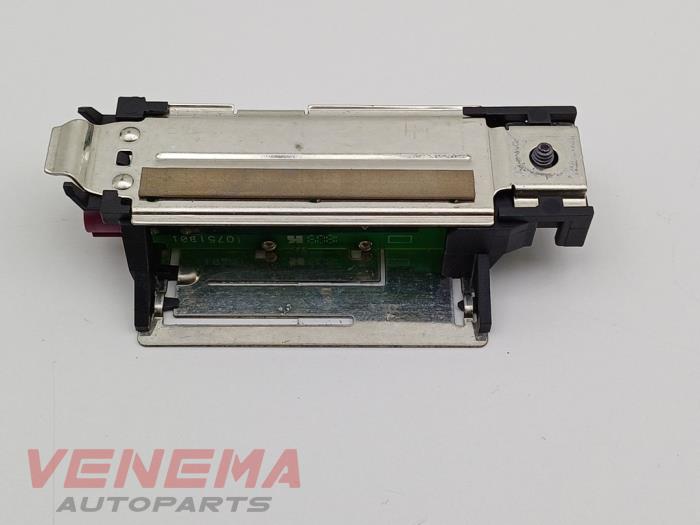 Używane Antena Mercedes A (177.0) 1.3 A-160 Turbo 16V Cena € 9,99 Procedura marży oferowane przez Venema Autoparts