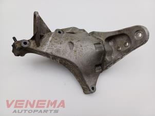 Engine mount from a Seat Ibiza ST (6J8) 1.2 TDI Ecomotive 2013