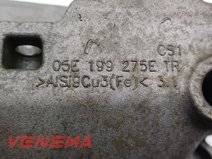 Engine mount from a Skoda Kamiq 1.5 TSI 16V 2021