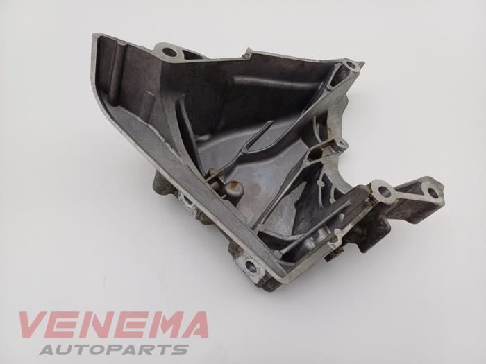 Engine mount from a Skoda Kamiq 1.5 TSI 16V 2021