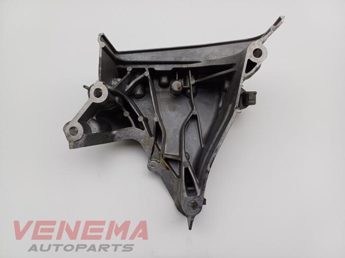 Engine mount from a Skoda Kamiq 1.5 TSI 16V 2021