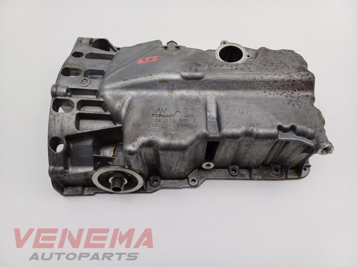 Usagé Couvercle carter Skoda Kamiq 1.5 TSI 16V Prix € 99,99 Règlement à la marge proposé par Venema Autoparts