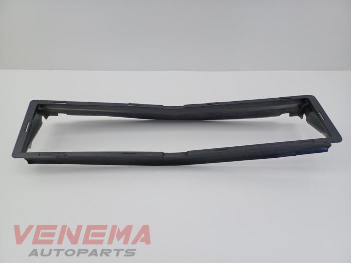 Begagnade Lufttratt Mercedes A (177.0) 1.3 A-160 Turbo 16V Pris € 29,99 Marginaltabell erbjuds av Venema Autoparts