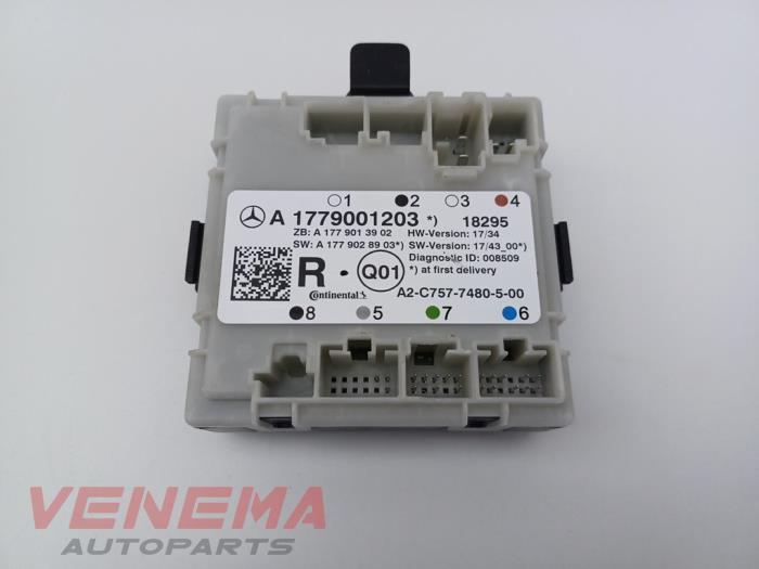 Używane Modul centralnego zamka Mercedes A (177.0) 1.3 A-160 Turbo 16V Cena € 14,99 Procedura marży oferowane przez Venema Autoparts