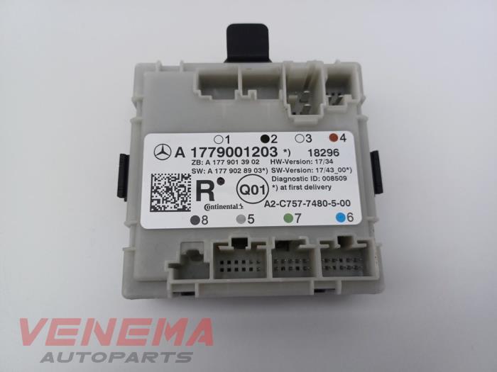 Używane Modul centralnego zamka Mercedes A (177.0) 1.3 A-160 Turbo 16V Cena € 14,99 Procedura marży oferowane przez Venema Autoparts