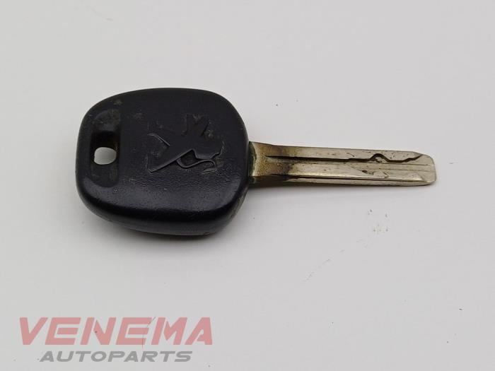 Używane Klucz Peugeot 108 1.0 12V Cena € 34,99 Procedura marży oferowane przez Venema Autoparts