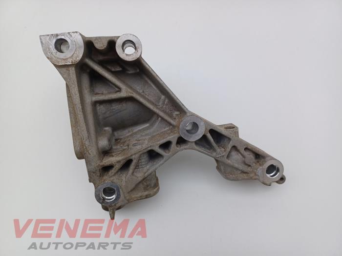 Used Engine mount Mercedes A (177.0) 1.3 A-180 Turbo 16V Price € 19,99 Margin scheme offered by Venema Autoparts