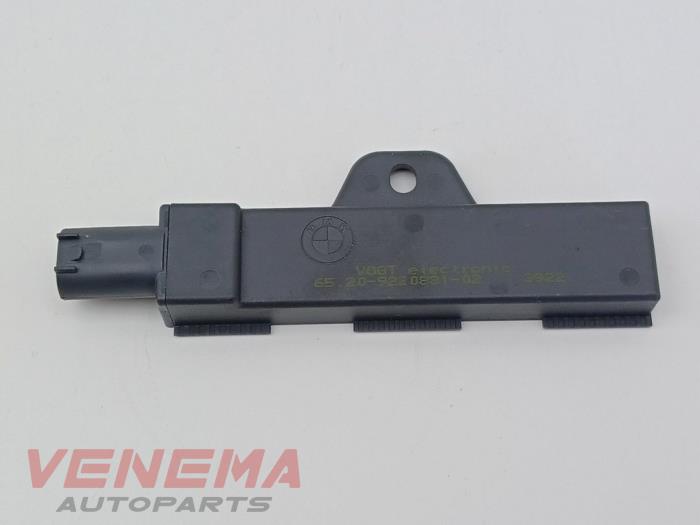 Używane Keyless Entry-Antena Mini Mini (F56) 1.5 12V Cooper Cena € 9,99 Procedura marży oferowane przez Venema Autoparts