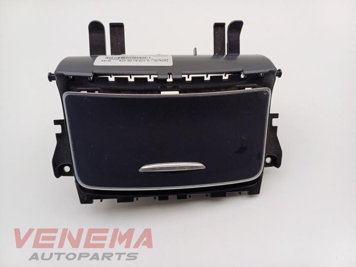 Begagnade Askkopp, fram Mercedes A (W176) 2.0 A-250 Turbo 16V Pris € 24,99 Marginaltabell erbjuds av Venema Autoparts