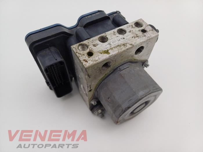 Begagnade ABS-pump Mercedes A (W176) 2.0 A-250 Turbo 16V Pris € 199,99 Marginaltabell erbjuds av Venema Autoparts