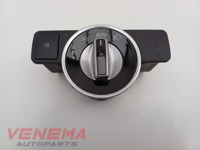 Usagé Commodo phare Mercedes A (W176) 2.0 A-250 Turbo 16V Prix € 9,99 Règlement à la marge proposé par Venema Autoparts