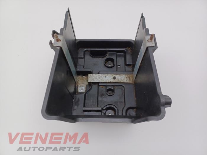 Begagnade Batterilåda Ford Fiesta 6 (JA8) 1.6 16V Sport Pris € 19,99 Marginaltabell erbjuds av Venema Autoparts
