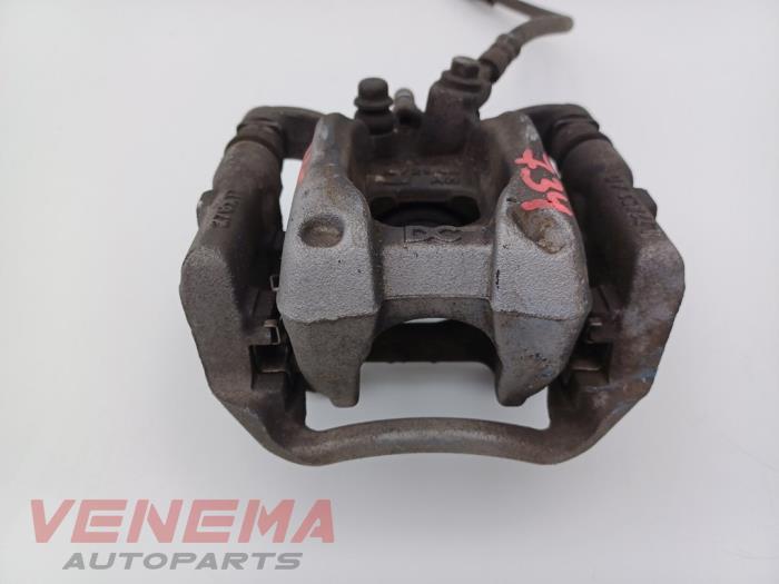 Usagé Etrier de frein arrière gauche Mercedes A (177.0) 1.3 A-180 Turbo 16V Prix € 39,99 Règlement à la marge proposé par Venema Autoparts