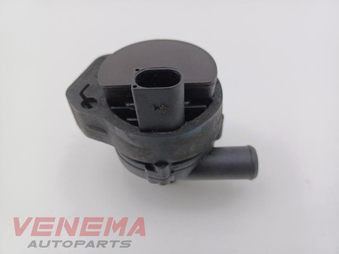 Begagnade Vattenpump Mercedes ML III (166) 3.0 ML-350 BlueTEC V6 24V 4-Matic Pris € 59,99 Marginaltabell erbjuds av Venema Autoparts
