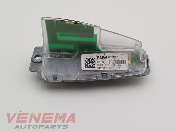 Używane Antena BMW 3 serie Touring (F31) 320d 2.0 16V Cena € 19,99 Procedura marży oferowane przez Venema Autoparts