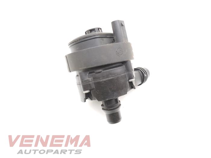 Begagnade Extra vattenpump BMW 4 serie (F32) 440i xDrive 3.0 TwinPower Turbo 24V Pris € 24,99 Marginaltabell erbjuds av Venema Autoparts