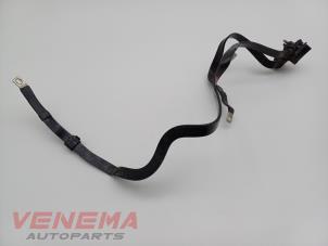 Usados Poste de batería Mercedes A (177.0) 1.3 A-180 Turbo 16V Precio € 54,99 Norma de margen ofrecido por Venema Autoparts