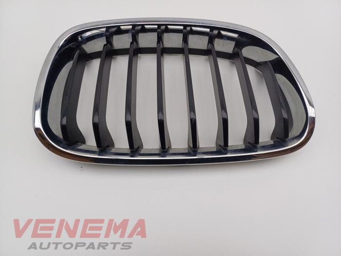 Używane Grill BMW 1 serie (F20) 116i 1.6 16V Cena € 24,99 Procedura marży oferowane przez Venema Autoparts