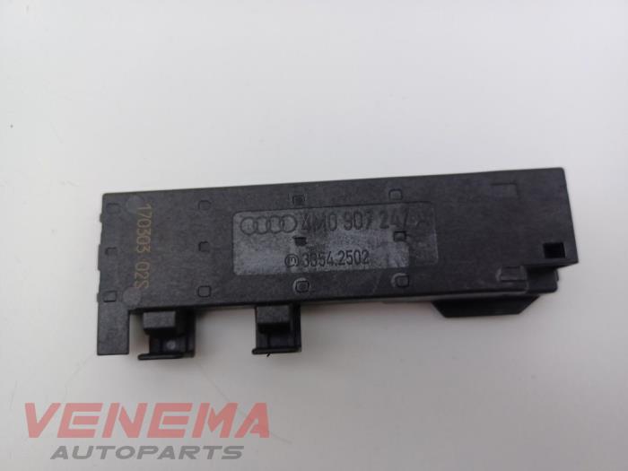 Używane Keyless Entry-Antena Audi A5 Cabrio (F57/F5E) 3.0 TDI V6 24V Quattro Cena € 9,99 Procedura marży oferowane przez Venema Autoparts