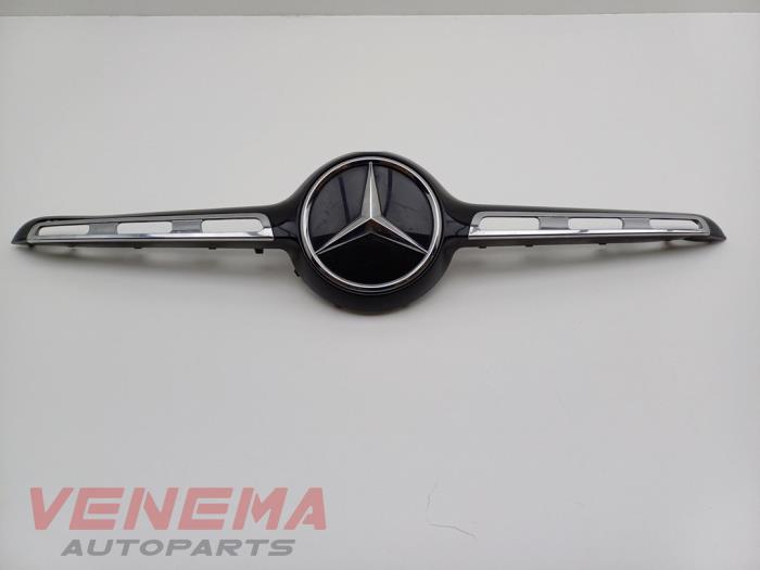 Używane Grill Mercedes GLA (H247) 1.3 200 Turbo 16V Cena € 99,99 Procedura marży oferowane przez Venema Autoparts