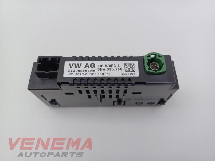 AUX / USB connection Volkswagen Golf VIII 1.0 eTSI 12V - 5NA035736 VW-AG