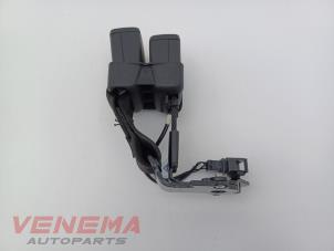 Begagnade Bakre bältesspänne, vänster Volkswagen Golf VIII (CD1) 1.0 eTSI 12V Pris € 24,99 Marginaltabell erbjuds av Venema Autoparts