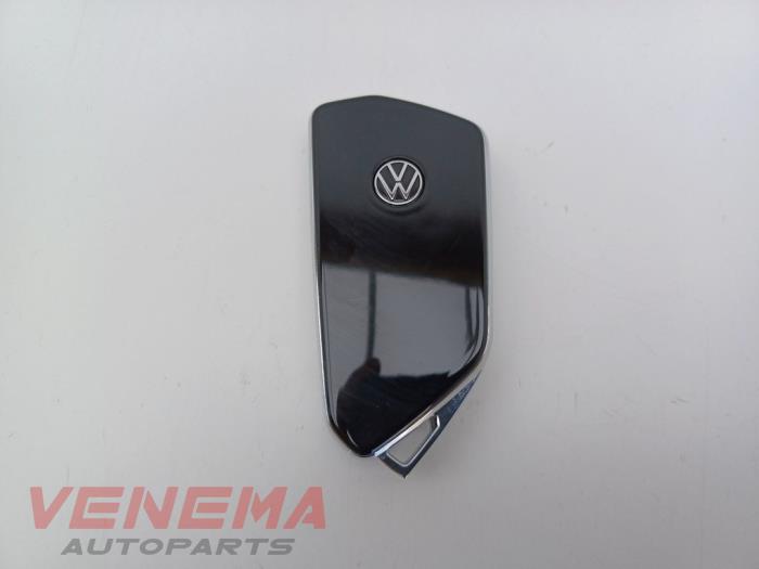 Używane Klucz Volkswagen Golf VIII (CD1) 1.0 eTSI 12V Cena € 59,99 Procedura marży oferowane przez Venema Autoparts