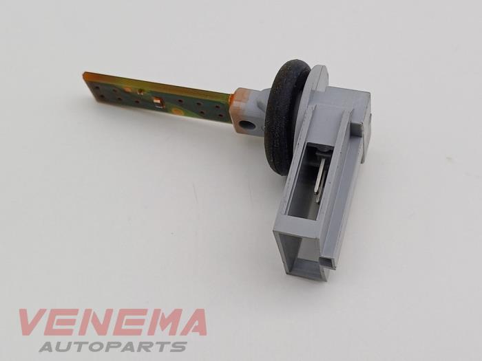 Begagnade Innetemperatursensor Volkswagen Golf VIII (CD1) 1.0 eTSI 12V Pris € 9,99 Marginaltabell erbjuds av Venema Autoparts