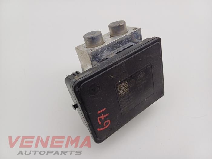 Begagnade ABS-pump Volkswagen Golf VIII (CD1) 1.0 eTSI 12V Pris € 249,99 Marginaltabell erbjuds av Venema Autoparts
