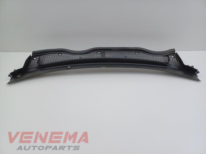 Usagé Paravent Ford Fiesta 7 1.0 EcoBoost 12V Prix € 17,99 Règlement à la marge proposé par Venema Autoparts